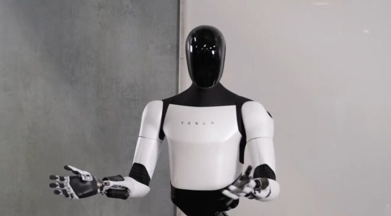 Los robots humanoides impresionan a primera vista. Sony tiene clara cuál es la realidad: siguen sin saber moverse bien
