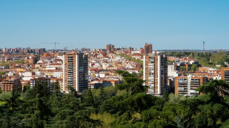 Hacienda advierte a los propietarios que tengan más de una vivienda: si no la usan como residencia habitual hay que declararla
