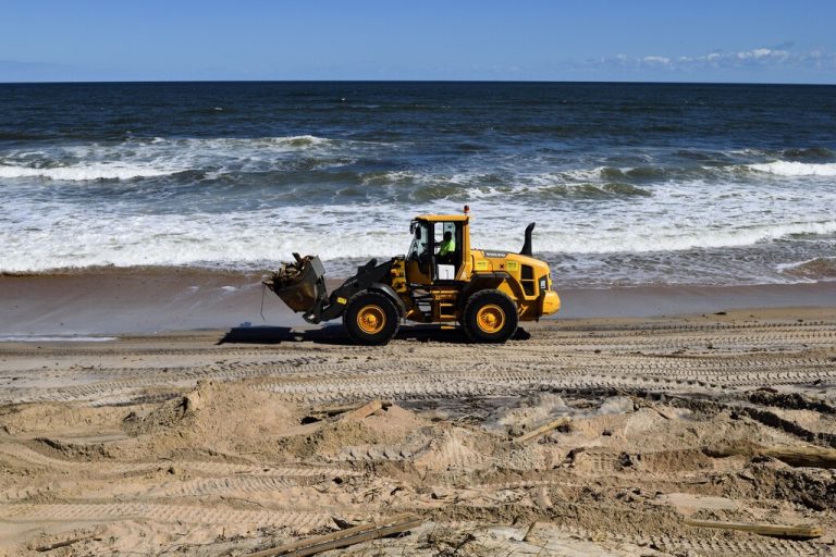 Nos estamos quedando sin playas en el planeta. Y no nos damos cuenta porque las están rellenando a un precio indecente