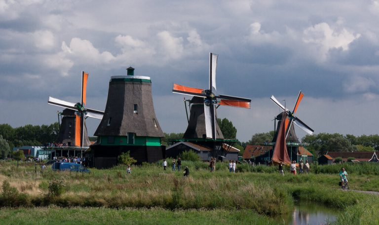 Cada vez más lugares empiezan a cobrar por ver sus monumentos turísticos. Los últimos: los molinos de Holanda