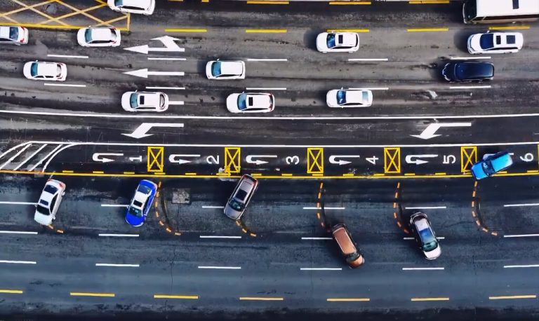 Una ciudad china ha tenido una idea para simplificar los cambios de sentido: dar un volantazo de 180º en mitad de la autovía
